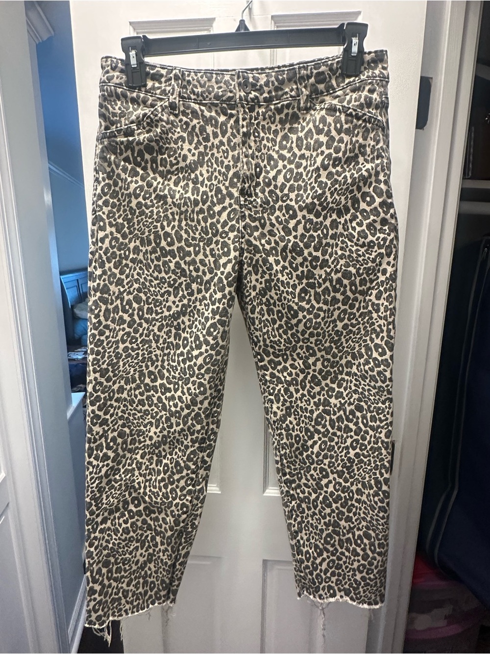 Sanctuary Cadence 90s Straight Leg Cropped Jeans - Beige & Black Leopard Print